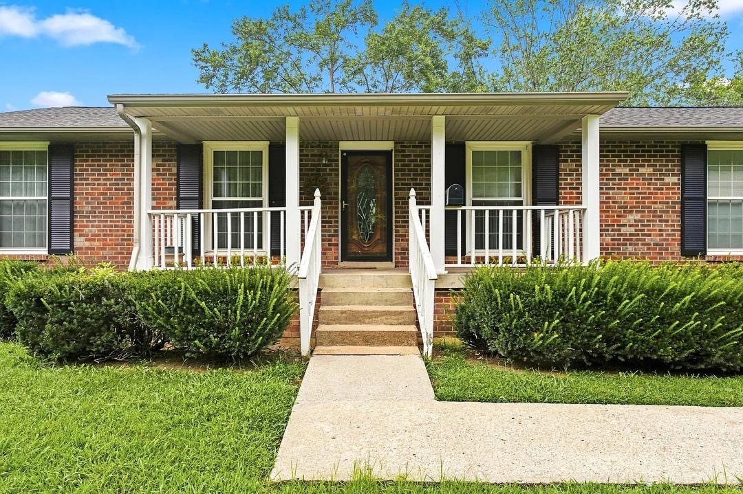 The Oakridge Villa - Front exterior